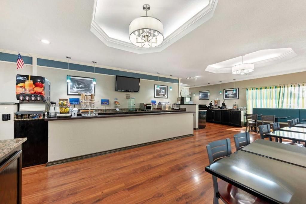 Best Western Post Oak Inn Burnet Экстерьер фото