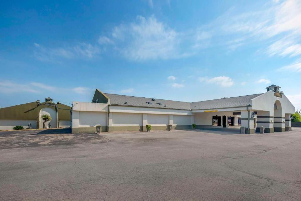 Best Western Post Oak Inn Burnet Экстерьер фото