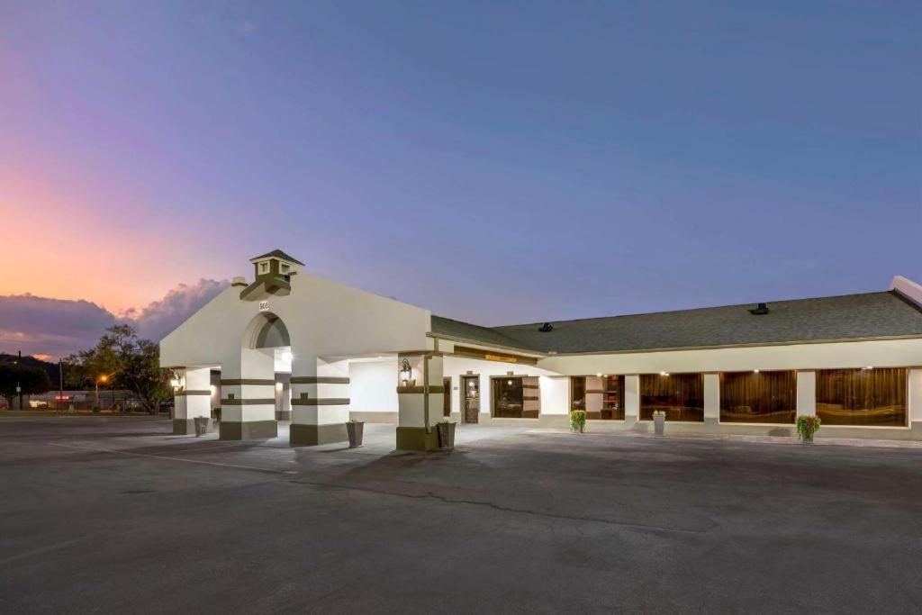 Best Western Post Oak Inn Burnet Экстерьер фото